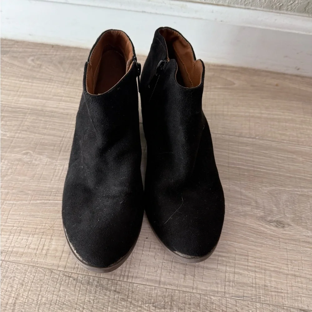 Soda Black Suede Low Heel Ankle Booties Size 6